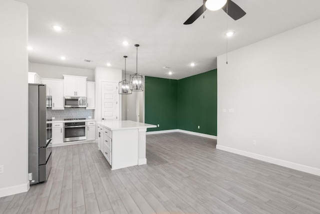 303 Kings Pine Dr, Dripping Springs, TX 78620 - kitchen featuring stainless steel appliances, baseboards, light wood-type flooring, a ceiling fan, and recessed lighting