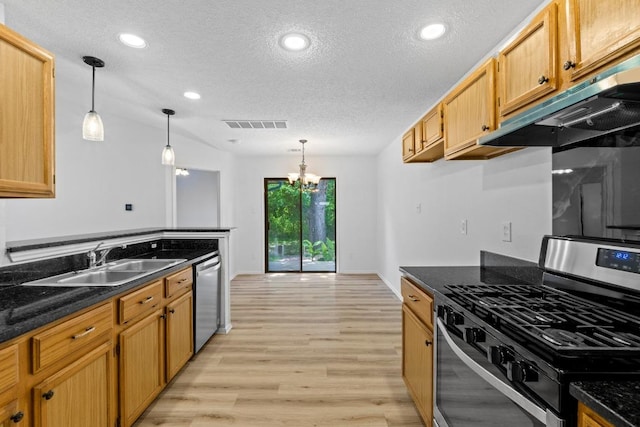 12309 Little Fatima Ln, Austin, TX 78753 - kitchen with appliances with stainless steel finishes, a sink, a textured ceiling, light wood-type flooring, and a chandelier