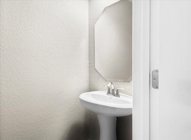 5517 Brady Bayou Cv, Austin, TX 78738 - view of bathroom