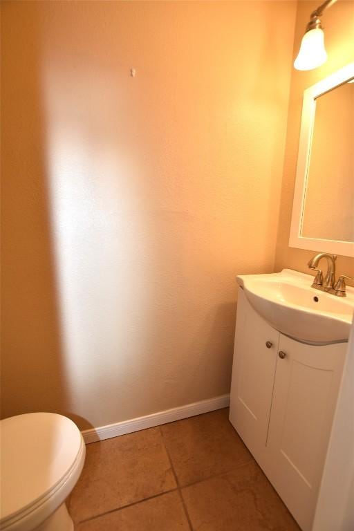 11404 Walnut Ridge Dr Unit 14, Austin, TX 78753 - half bath with tile patterned flooring, vanity, toilet, and baseboards