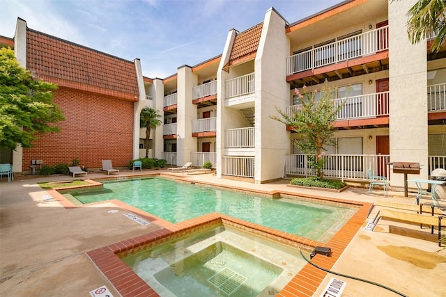 3115 Helms St Unit 115, Austin, TX 78705 - view of swimming pool featuring a pool with connected hot tub and a patio area