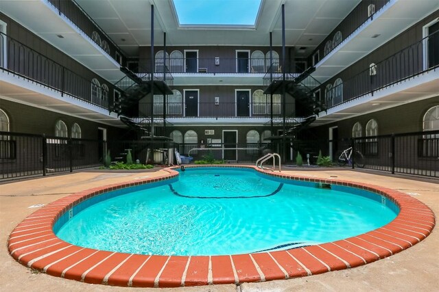101 E 33rd St Unit 107, Austin, TX 78705 - view of community pool