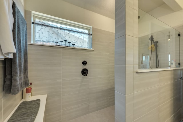 22208 Coyote Cave Trl, Spicewood, TX 78669 - full bathroom featuring walk in shower