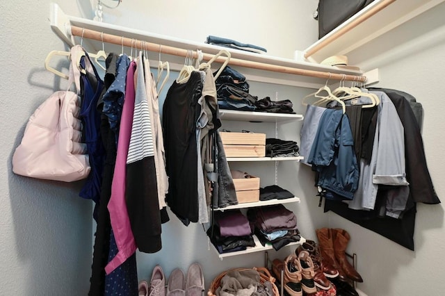 6725 Broad Brook Dr, Austin, TX 78747 - view of spacious closet