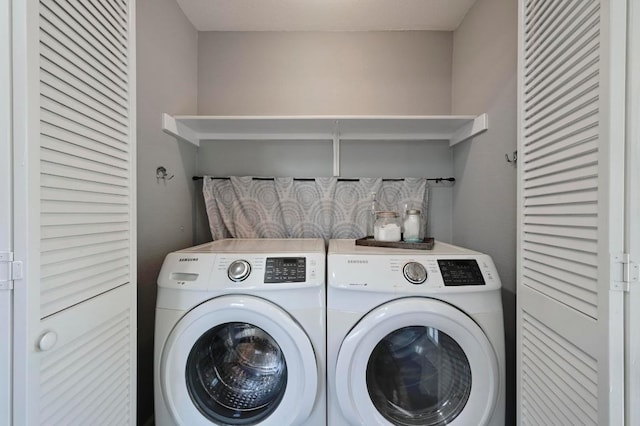 6725 Broad Brook Dr, Austin, TX 78747 - laundry room featuring washing machine and clothes dryer