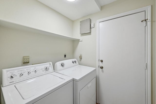 1605 Woods Blvd, Round Rock, TX 78681 - laundry room featuring independent washer and dryer