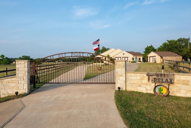 611 Post Oak Dr, Dripping Springs, TX 78620 - gate featuring fence