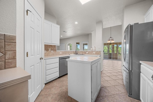 498 Aspen Cir, Killeen, TX 76549 - kitchen featuring a sink, appliances with stainless steel finishes, white cabinetry, decorative backsplash, and recessed lighting