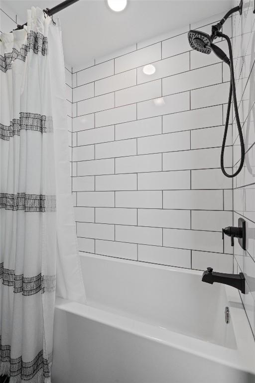 5503 Courtyard Dr, Austin, TX 78731 - bathroom featuring shower / bath combo