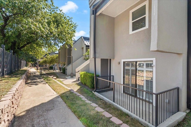 935 La Posada Dr Unit 158, Austin, TX 78752 - view of side of property with stucco siding