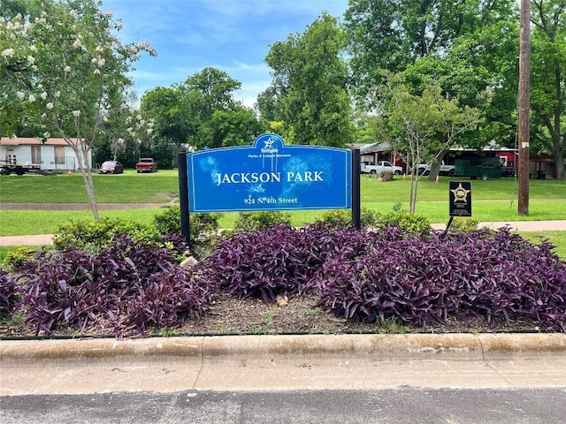 1118 N 2nd St, Temple, TX 76501 - community / neighborhood sign featuring a yard