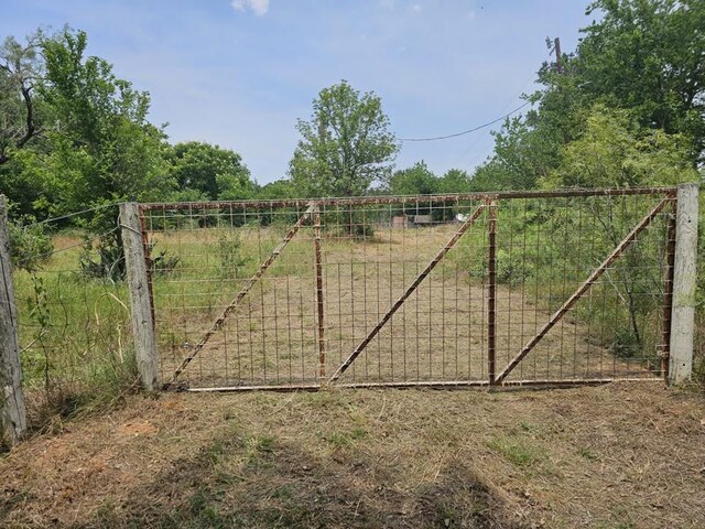 953 Lower Elgin Rd, Elgin, TX 78621 - photo 1