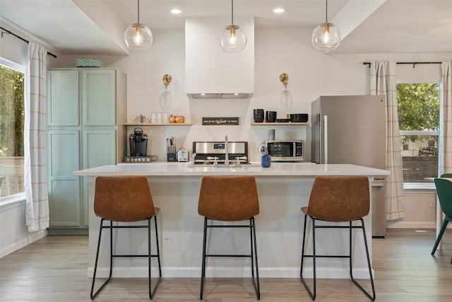 306 Juarez St, San Marcos, TX 78666 - kitchen with appliances with stainless steel finishes, healthy amount of natural light, light countertops, a breakfast bar area, and recessed lighting