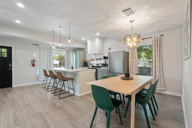 306 Juarez St, San Marcos, TX 78666 - dining space with a chandelier, light wood-style floors, baseboards, and recessed lighting