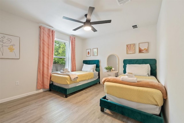 306 Juarez St, San Marcos, TX 78666 - bedroom with wood finished floors, ceiling fan, and baseboards
