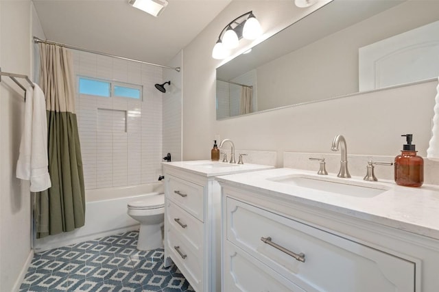306 Juarez St, San Marcos, TX 78666 - bathroom featuring vanity, shower / tub combo, and toilet