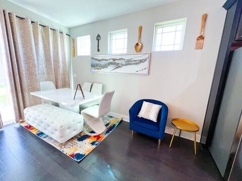 807 E 16th St Unit B, Austin, TX 78702 - dining room with wood finished floors and baseboards