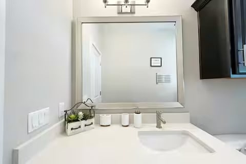807 E 16th St Unit B, Austin, TX 78702 - bathroom featuring vanity