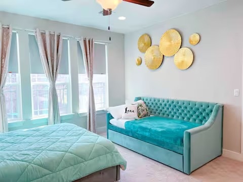 807 E 16th St Unit B, Austin, TX 78702 - carpeted bedroom featuring baseboards and a ceiling fan