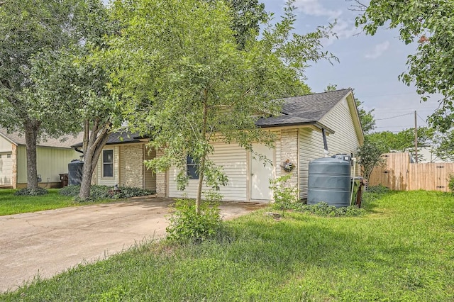1906 Dry Creek Dr, Round Rock, TX 78681 - view of front of home featuring a shingled roof