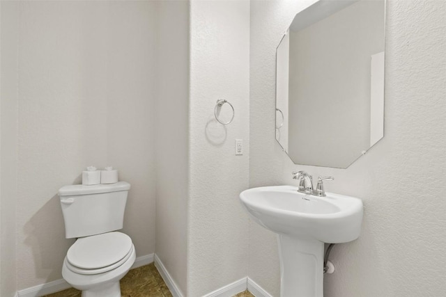 711 Rolling Oak Dr Unit 106, Round Rock, TX 78664 - half bath with toilet, baseboards, and a sink