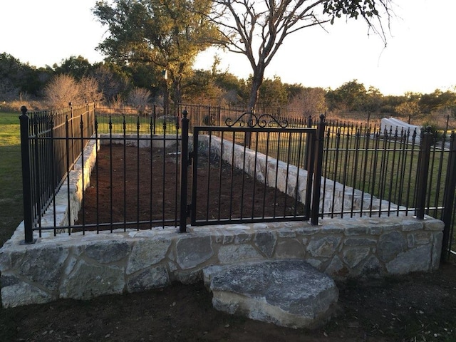 400 Capstone Dr, Marble Falls, TX 78654 - gate featuring fence