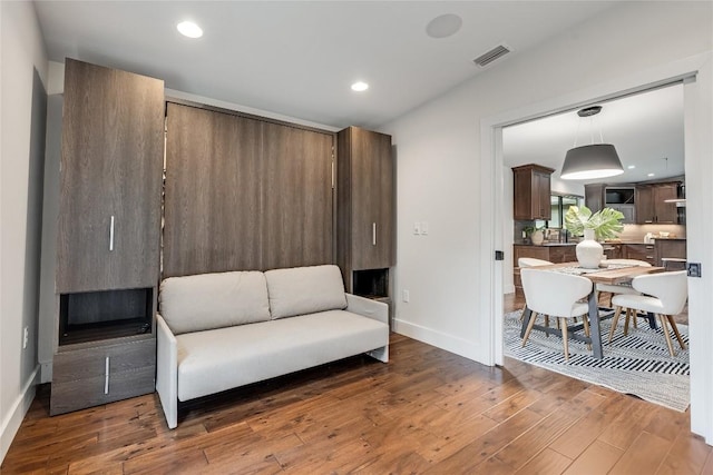 2502 Spring Creek Dr, Austin, TX 78704 - sitting room featuring wood finished floors, baseboards, and recessed lighting