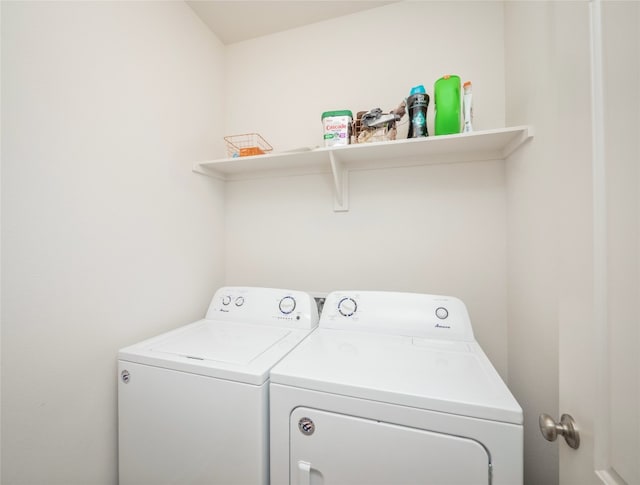116 Naalehu Ct, Bastrop, TX 78602 - laundry room featuring washer and clothes dryer