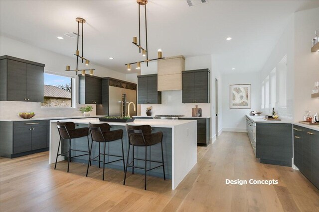 98 Wennmohs Pl, Horseshoe Bay, TX 78657 - kitchen featuring modern cabinets, a kitchen bar, light countertops, decorative backsplash, and recessed lighting