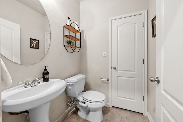 4404 Cierne Cv, Round Rock, TX 78681 - bathroom featuring toilet, tile patterned flooring, baseboards, and a sink
