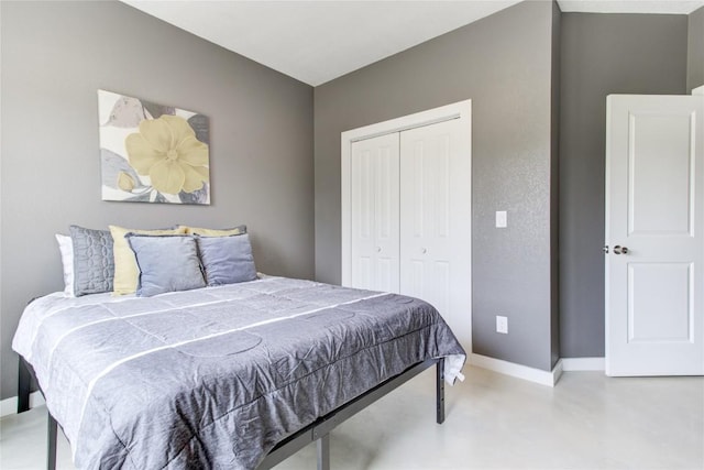 1215 Ridge Harbor Dr, Spicewood, TX 78669 - bedroom featuring a closet and baseboards