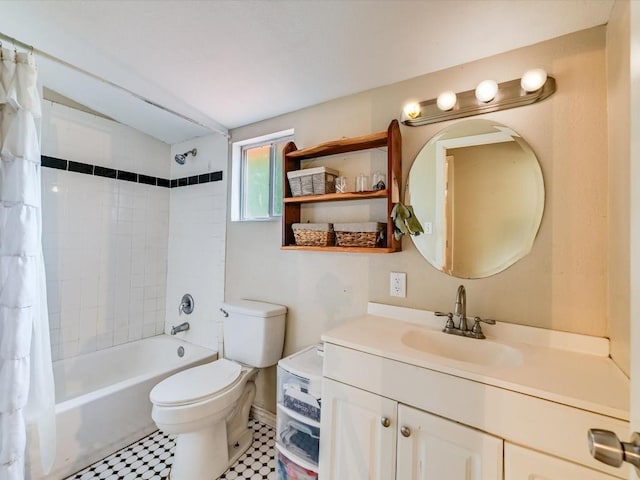 1576 Westview Court Dr, Canyon Lake, TX 78133 - full bath featuring toilet, shower / tub combo with curtain, vanity, and tile patterned floors