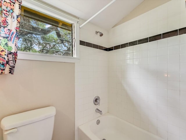 1576 Westview Court Dr, Canyon Lake, TX 78133 - full bath featuring vaulted ceiling,  shower combination, and toilet