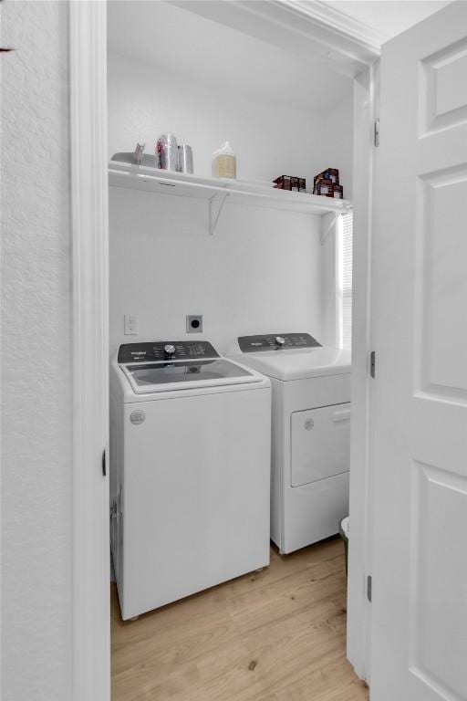 776 Butcher St, New Braunfels, TX 78130 - laundry area featuring washing machine and dryer and light wood-style floors