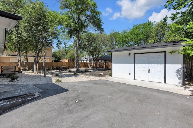 776 Butcher St, New Braunfels, TX 78130 - garage featuring a shed