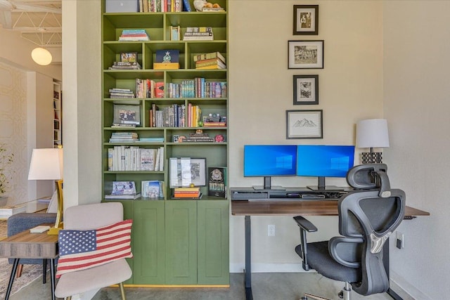 2401 E 6th St Unit 5077, Austin, TX 78702 - office with built in shelves and baseboards