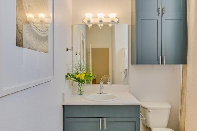 2401 E 6th St Unit 5077, Austin, TX 78702 - bathroom featuring toilet, vanity, and a chandelier