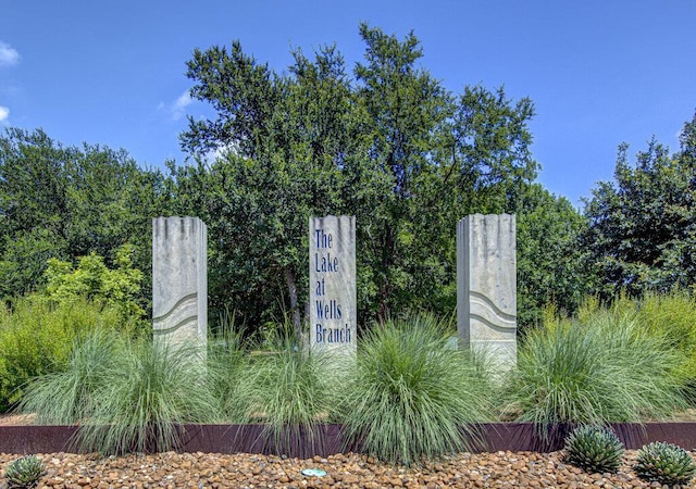 2917 Feathercrest Dr, Austin, TX 78728 - view of community sign