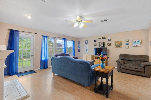 4125 Licorice Ln, Austin, TX 78728 - living area featuring light wood-style flooring, a ceiling fan, and baseboards