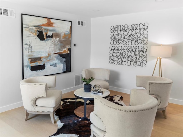 2004 N Cuernavaca Dr, Austin, TX 78733 - living area featuring wood finished floors and baseboards