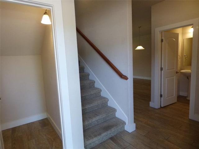 918 Crystal Brook Cv, New Braunfels, TX 78130 - stairs with wood finished floors, vaulted ceiling, and baseboards