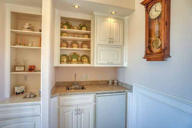530 Scenic View Dr, Marble Falls, TX 78654 - indoor wet bar with built in shelves