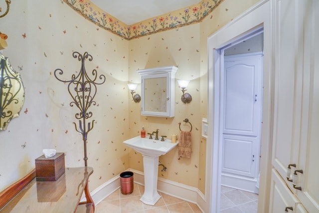 530 Scenic View Dr, Marble Falls, TX 78654 - bathroom featuring tile patterned floors and baseboards