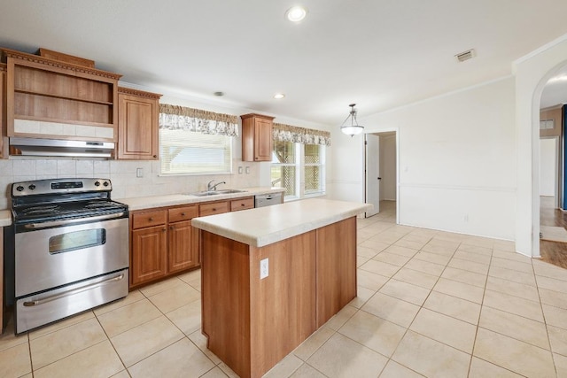 1110 County Road 487, Taylor, TX 76574 - kitchen featuring appliances with stainless steel finishes, under cabinet range hood, arched walkways, light countertops, and crown molding