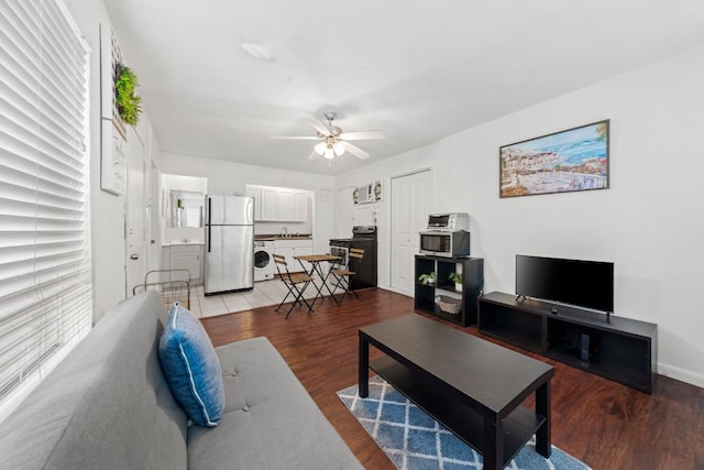 1010 W 23rd St Unit 16, Austin, TX 78705 - living area with a ceiling fan, washer / clothes dryer, and light wood finished floors