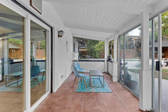 122 W Sierra Cir, San Marcos, TX 78666 - sunroom with beam ceiling