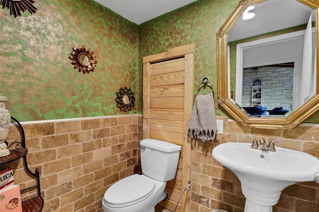 122 W Sierra Cir, San Marcos, TX 78666 - half bath with a wainscoted wall, toilet, wallpapered walls, tile walls, and a sink
