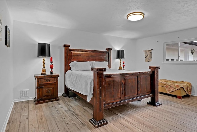 122 W Sierra Cir, San Marcos, TX 78666 - bedroom with light wood-style flooring and baseboards