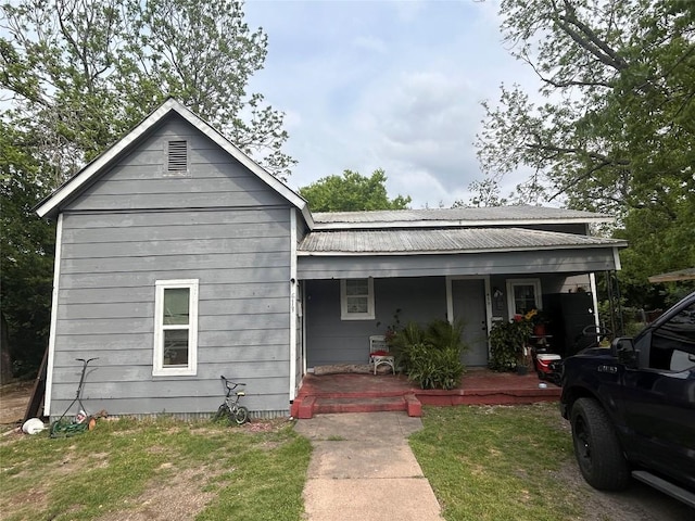 611-613 N 6th St, Temple, TX 76501 - view of front of home with a porch, metal roof, and a front yard
