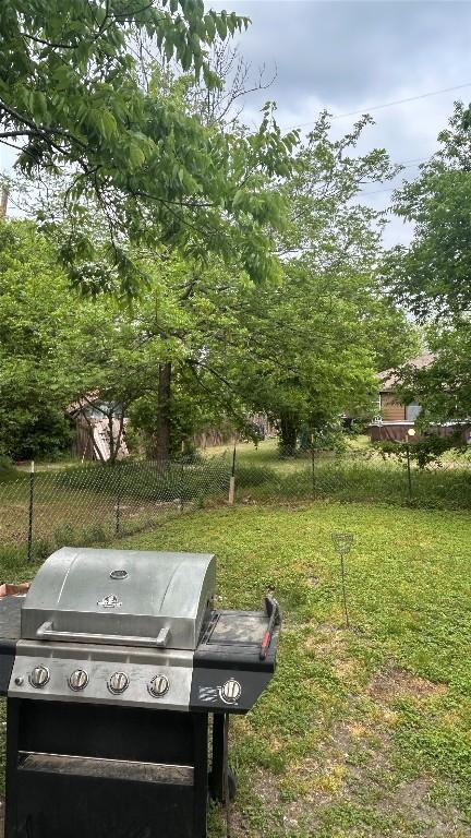 611-613 N 6th St, Temple, TX 76501 - view of yard
